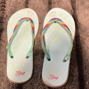 #619 “GAP” Sparkle Rainbow  Heart Flip Flops Size L 3/4